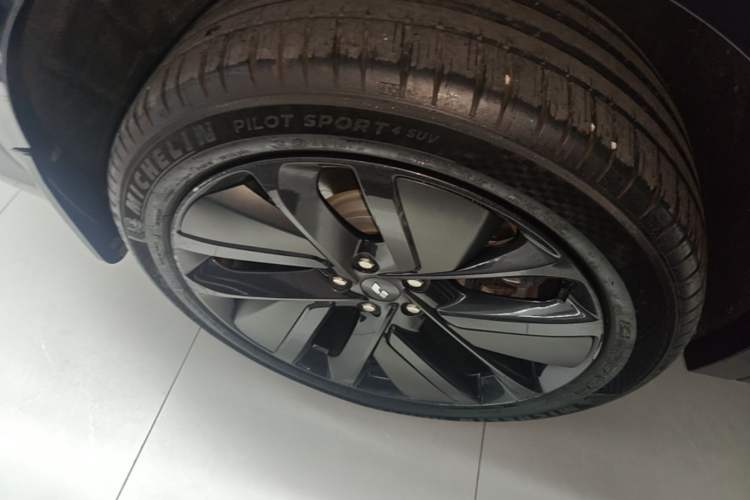 Used Li Auto L7 2024 Ultra Model Right Rear Wheel Hub