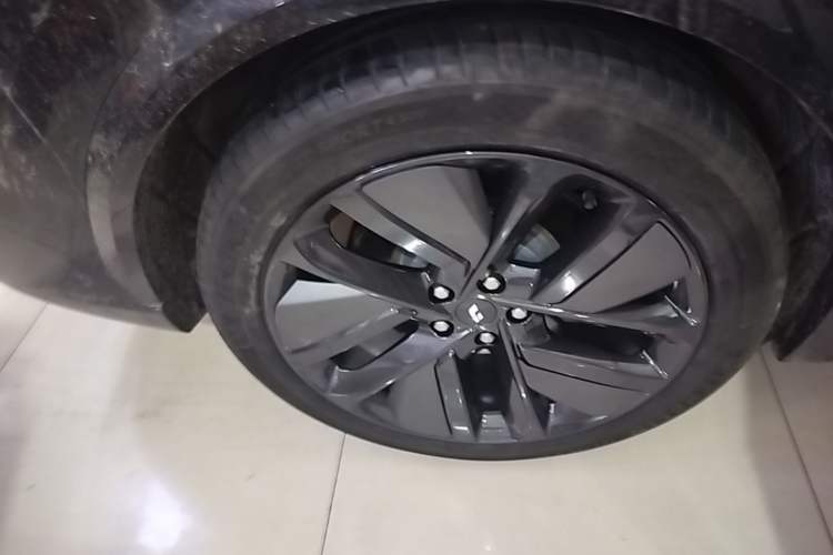 Used Li Auto L7 2024 Pro Model Right Rear Wheel Hub