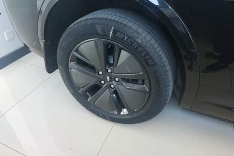 Used Li Auto L7 2024 MAX Model Right Rear Wheel Hub