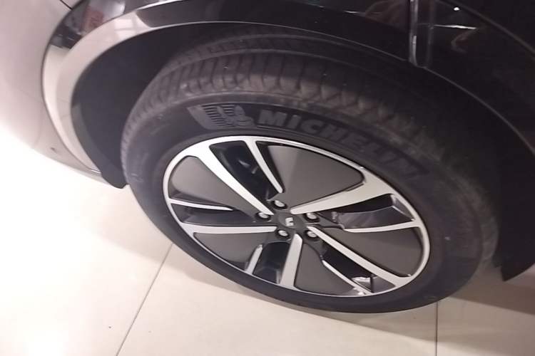 Used Li Auto L7 2024 MAX Model Right Rear Wheel Hub