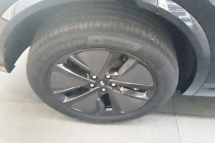 Used Li Auto L7 2024 Pro Model Right Rear Wheel Hub