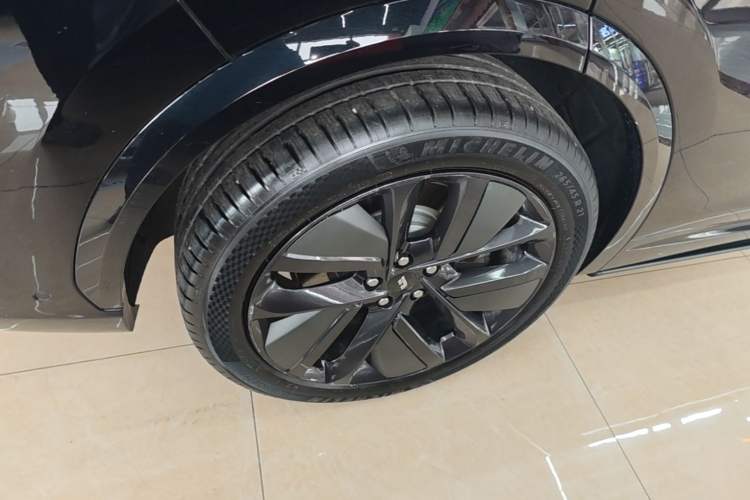 Used Li Auto L7 2024 MAX Model Right Rear Wheel Hub