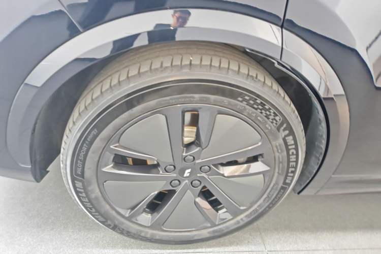 Used Li Auto L7 2024 MAX Model Right Rear Wheel Hub