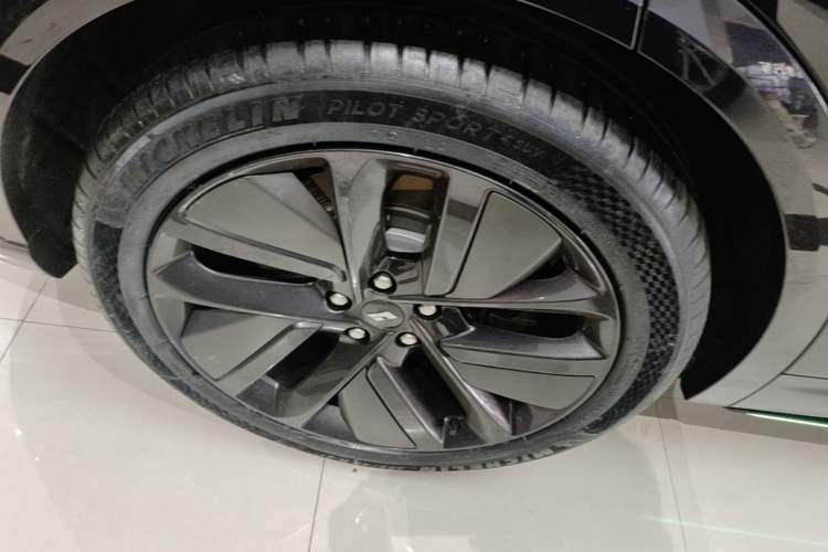 Used Li Auto L7 2024 MAX Model Right Rear Wheel Hub