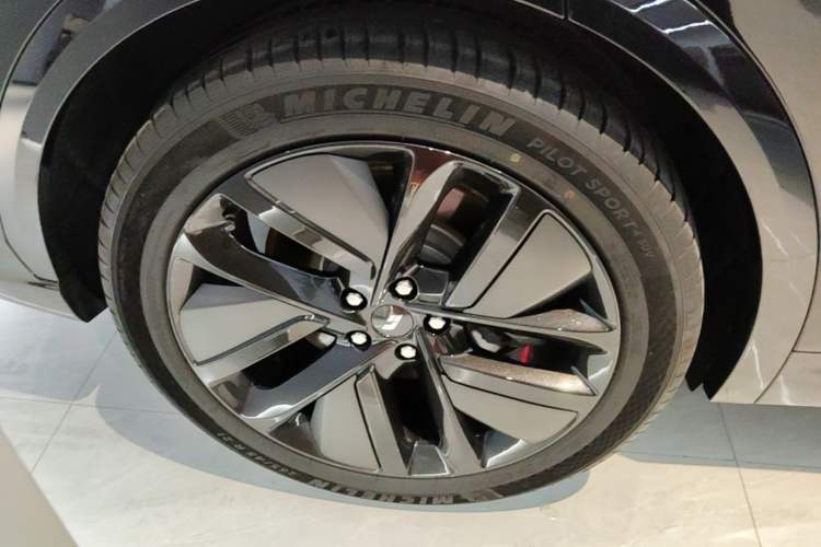 Used Li Auto L7 2024 Ultra Model Right Rear Wheel Hub