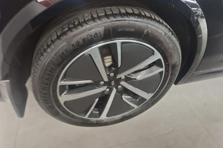 Used Li Auto L7 2024 Pro Model Right Rear Wheel Hub