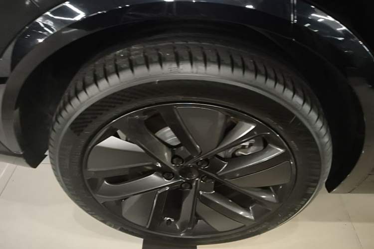 Used Li Auto L7 2024 Ultra Model Right Rear Wheel Hub