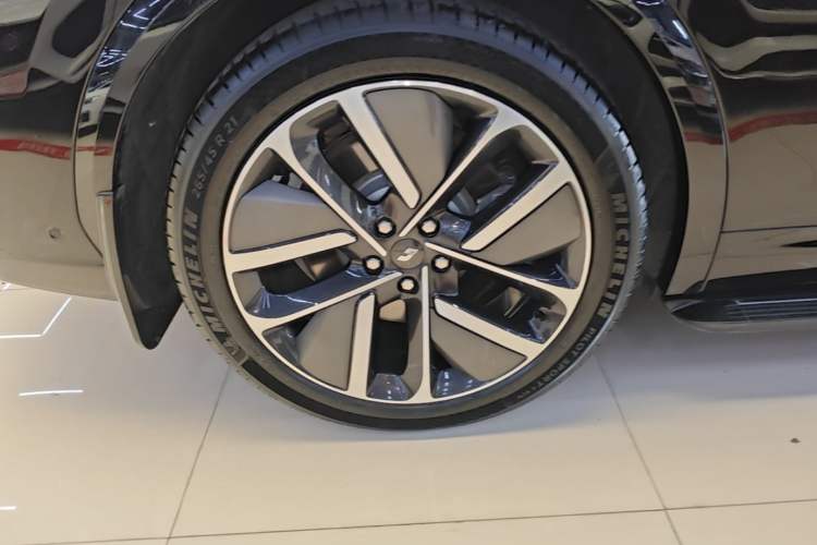 Used Li Auto L7 2024 Ultra Model Right Rear Wheel Hub