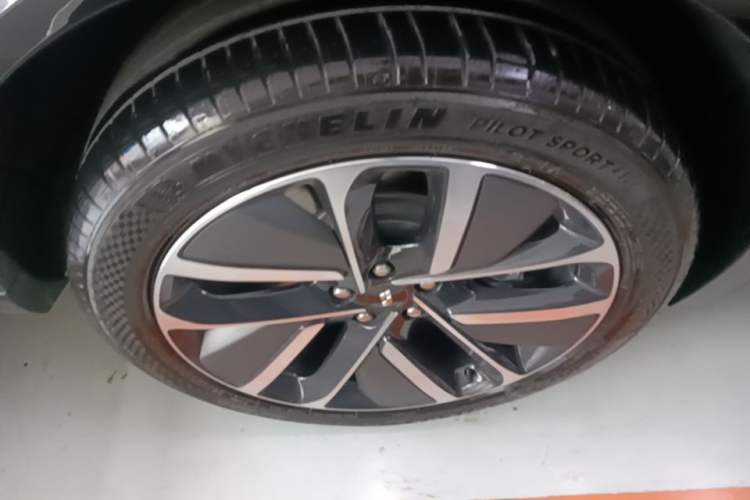 Used Li Auto L7 2024 Pro Model Right Rear Wheel Hub