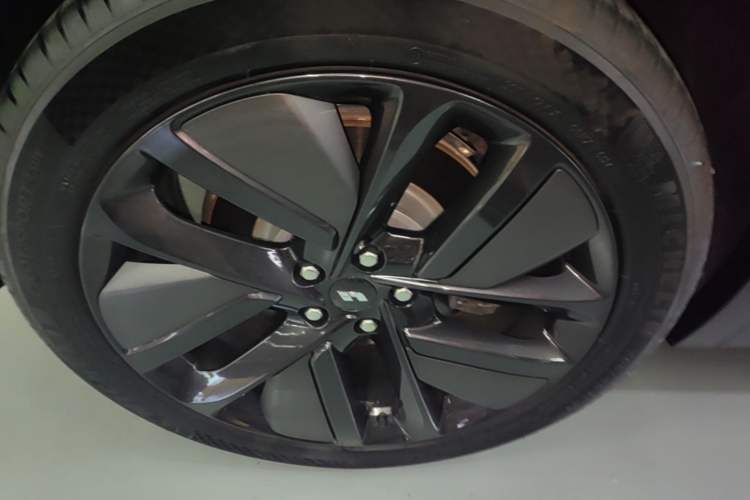 Used Li Auto L7 2024 MAX Model Right Rear Wheel Hub