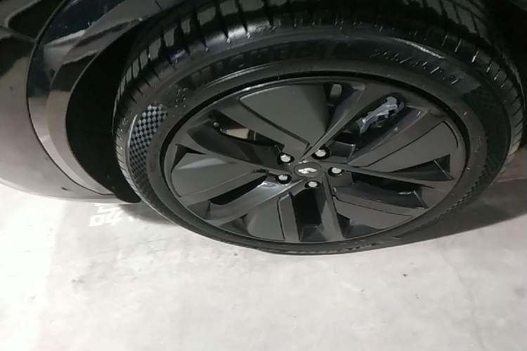 Used Li Auto L7 2024 Ultra Model Right Rear Wheel Hub