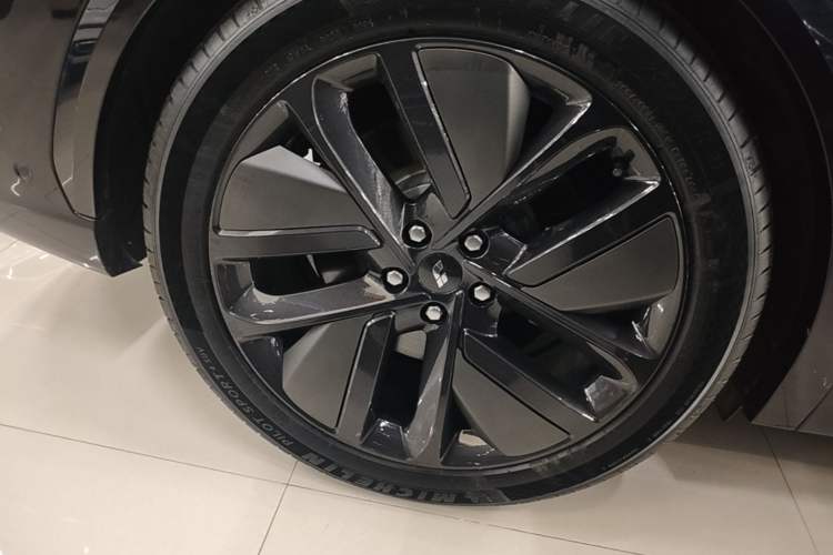 Used Li Auto L7 2024 Pro Model Right Rear Wheel Hub