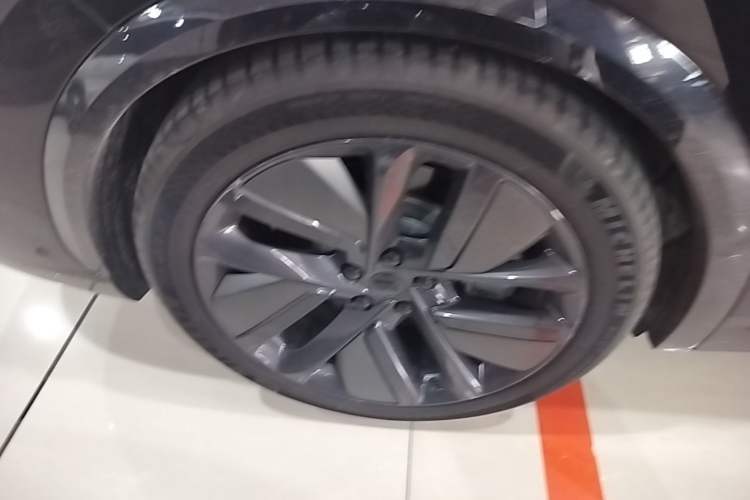Used Li Auto L7 2024 MAX Model Right Rear Wheel Hub