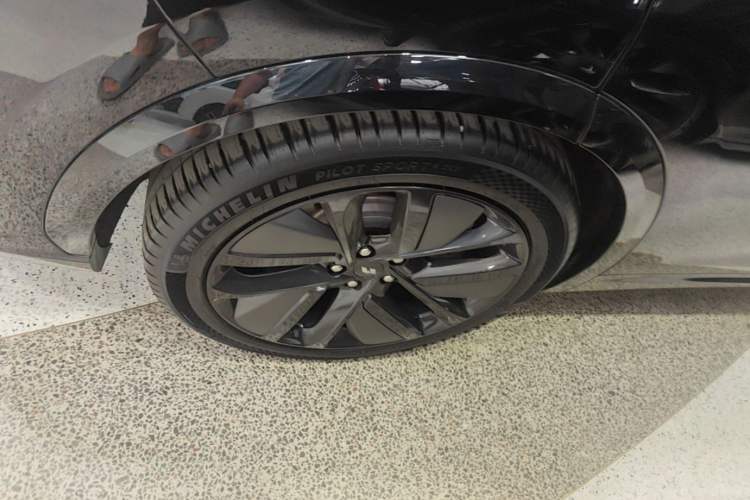 Used Li Auto L7 2024 MAX Model Right Rear Wheel Hub