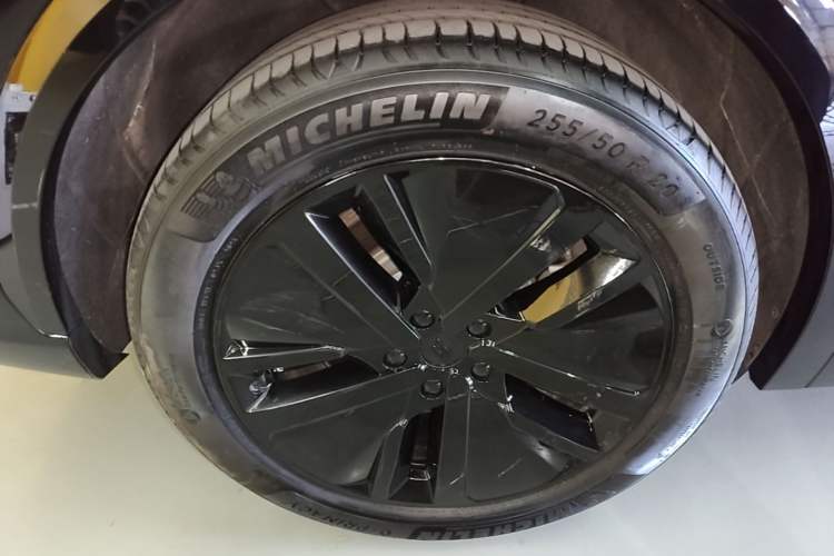 Used Li Auto L7 2024 MAX Model Right Rear Wheel Hub