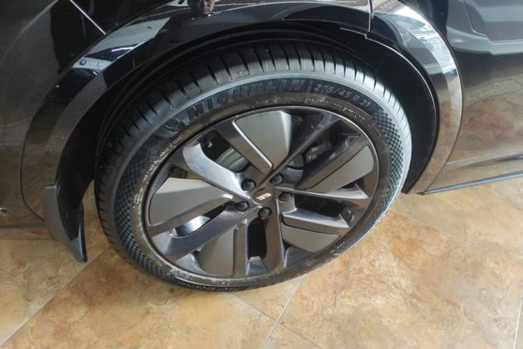 Used Li Auto L7 2024 MAX Model Right Rear Wheel Hub