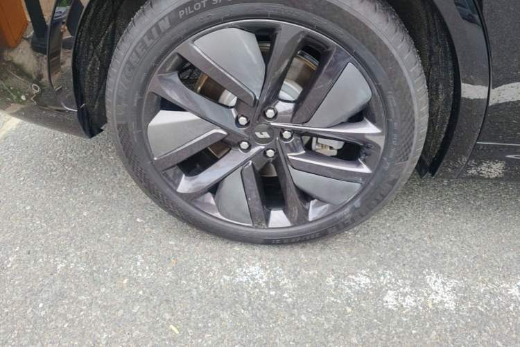Used Li Auto L7 2024 MAX Model Right Rear Wheel Hub