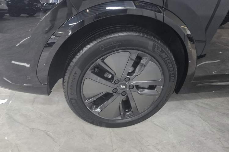 Used Li Auto L7 2024 MAX Model Right Rear Wheel Hub
