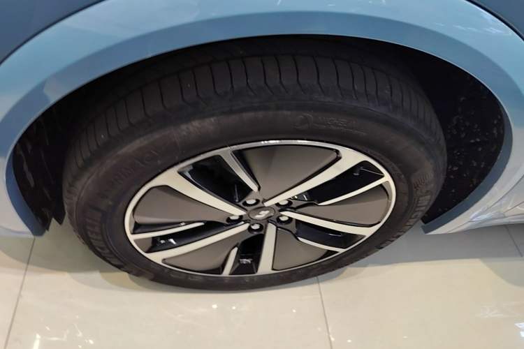 Used Li Auto L7 2024 Pro Model Left Front Wheel Hub