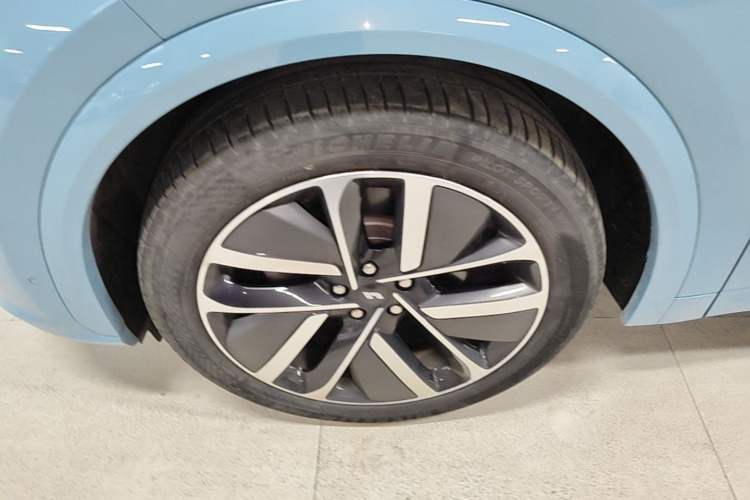 Used Li Auto L7 2024 Ultra Model Left Front Wheel Hub