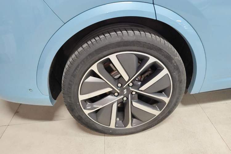 Used Li Auto L7 2024 Ultra Model Right Rear Wheel Hub