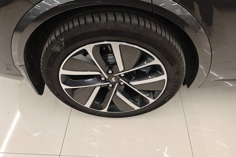 Used Li Auto L7 2024 Pro Model Exterior 2