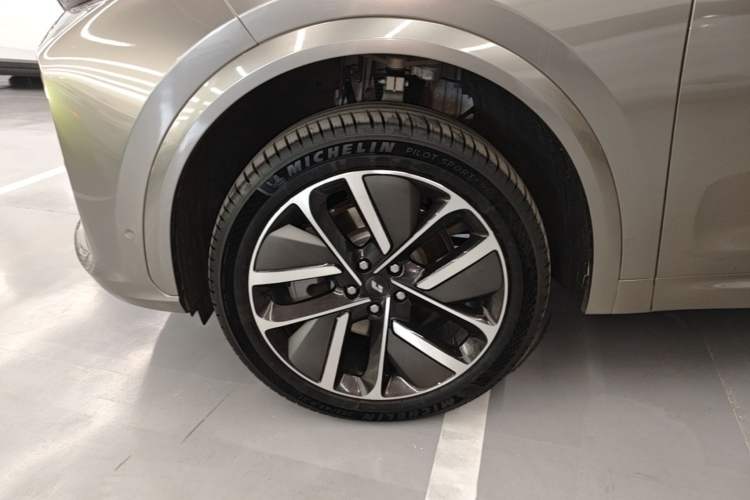 Used Li Auto L7 2024 MAX Model Exterior 4