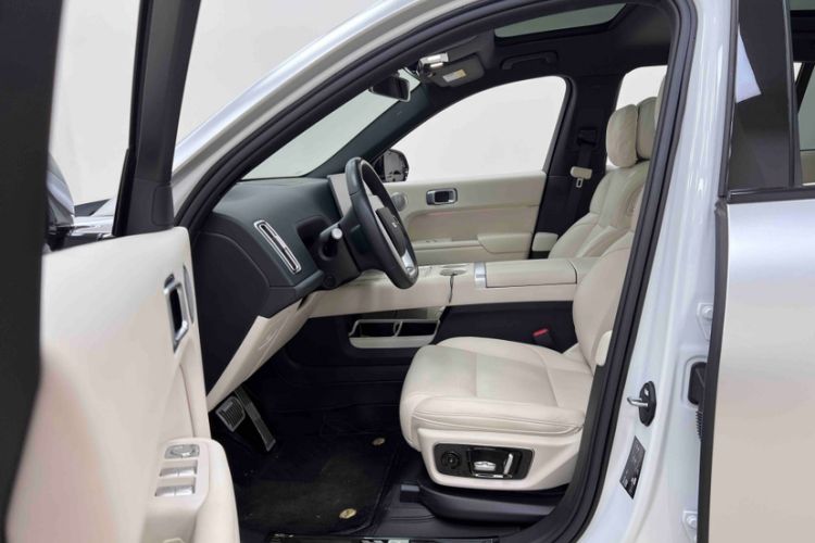 Used Li Auto L7 2024 MAX Model Interior 11