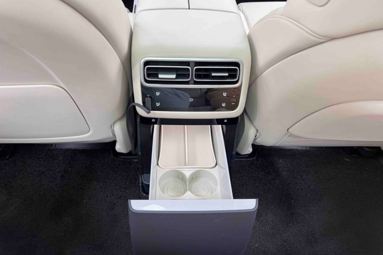 Used Li Auto L7 2024 MAX Model Interior 8