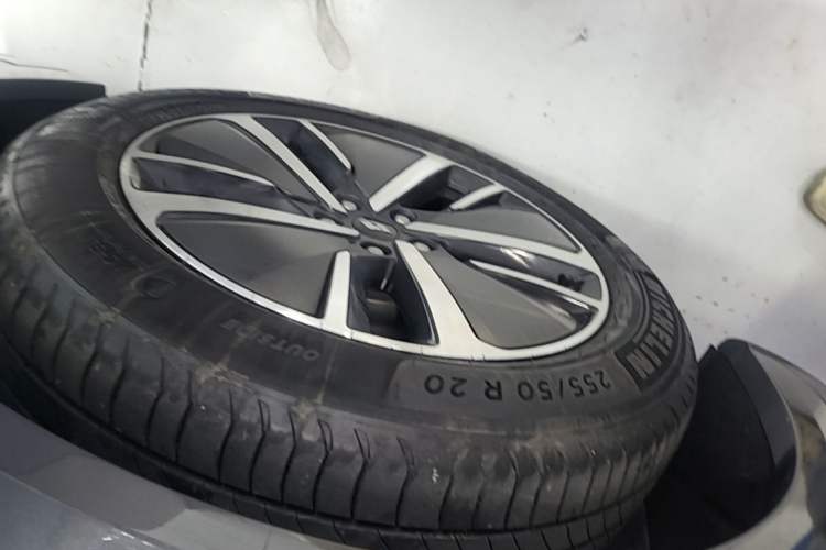 Used Li Auto L7 2024 MAX Model Left Front Wheel Hub