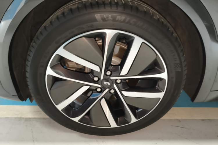 Used Li Auto L7 2024 Ultra Model Left Front Wheel Hub