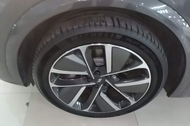 Used Li Auto L7 2024 Ultra Model Left Front Wheel Hub