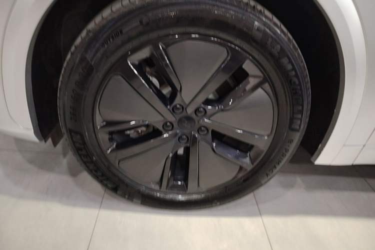 Used Li Auto L7 2024 MAX Model Left Front Wheel Hub