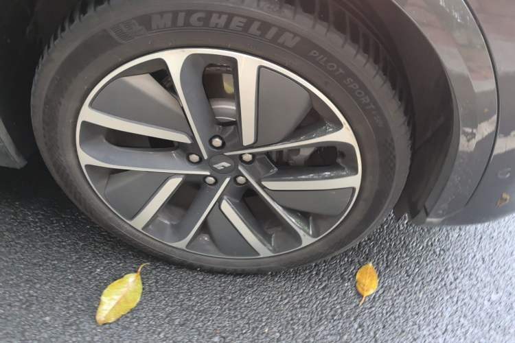 Used Li Auto L7 2024 Ultra Model Right Front Wheel Hub