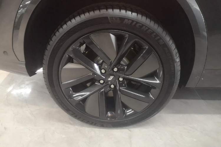 Used Li Auto L7 2024 Ultra Model Right Rear Wheel Hub