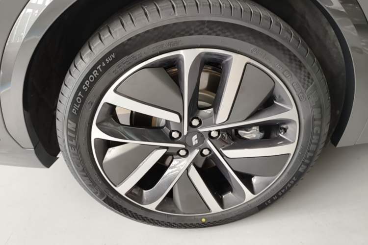 Used Li Auto L7 2024 Ultra Model Right Rear Wheel Hub