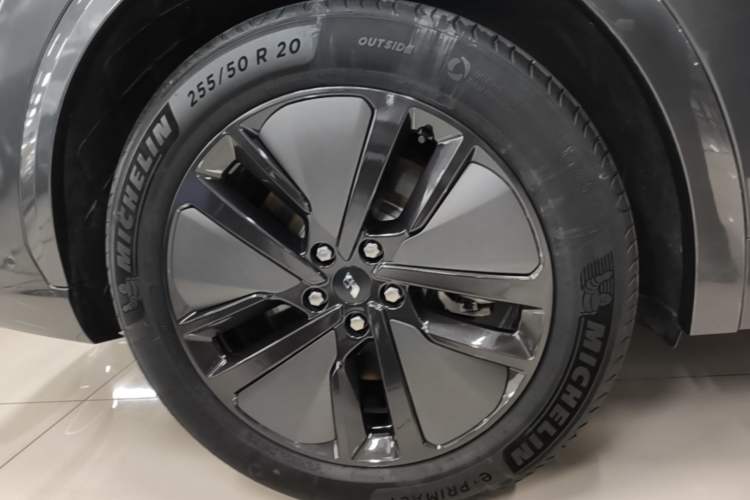 Used Li Auto L7 2024 Pro Model Right Rear Wheel Hub