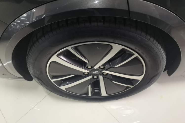 Used Li Auto L7 2024 Pro Model Right Rear Wheel Hub