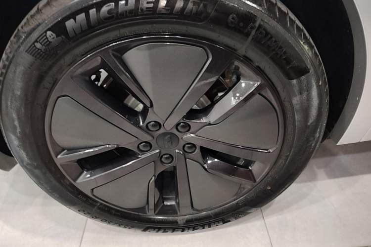 Used Li Auto L7 2024 MAX Model Right Rear Wheel Hub