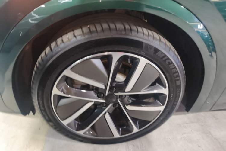 Used Li Auto L7 2024 Ultra Model Exterior 4