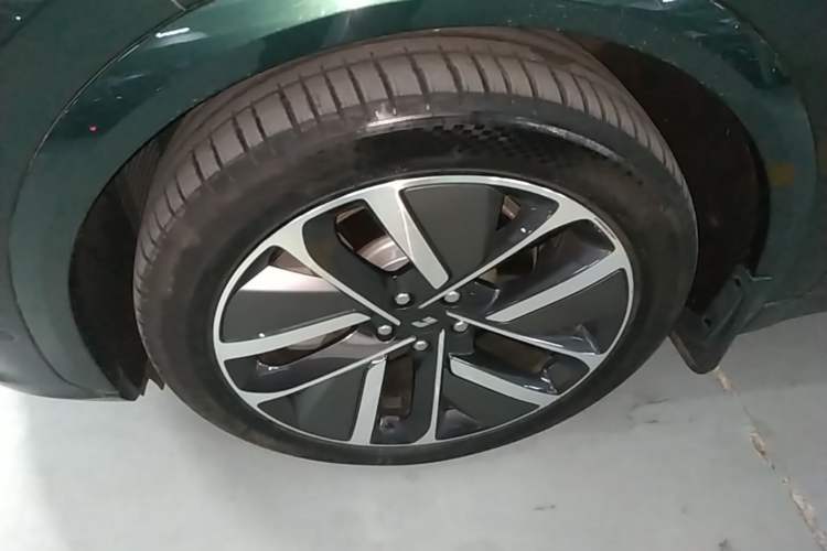 Used Li Auto L7 2024 Ultra Model Left Front Wheel Hub