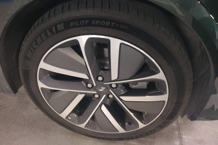 Used Li Auto L7 2024 MAX Model Right Front Wheel Hub