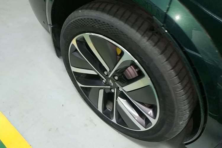 Used Li Auto L7 2024 Ultra Model Right Rear Wheel Hub