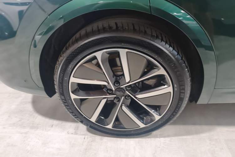 Used Li Auto L7 2024 Ultra Model Right Rear Wheel Hub