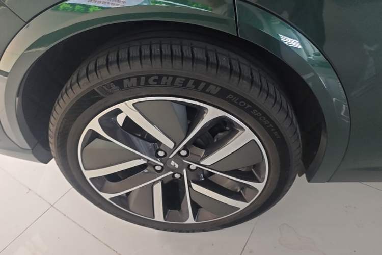 Used Li Auto L7 2024 MAX Model Right Rear Wheel Hub