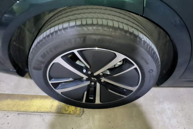 Used Li Auto L7 2024 MAX Model Right Rear Wheel Hub