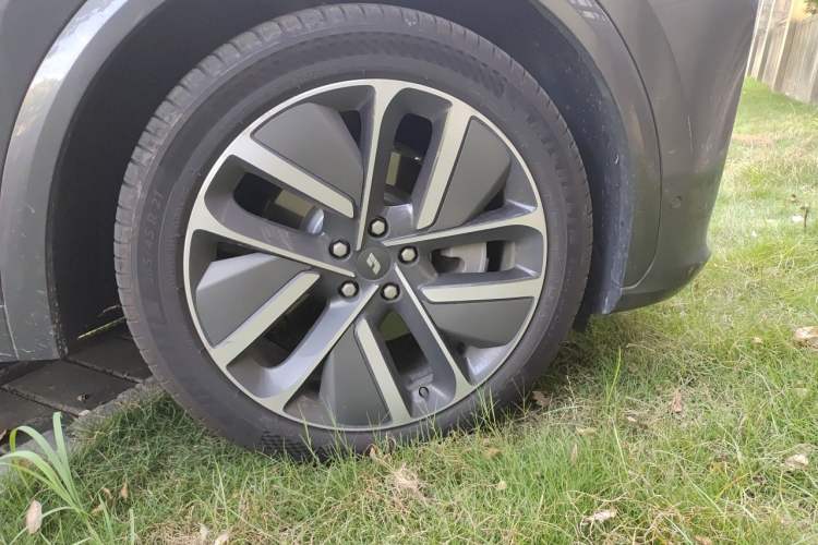 Used Li Auto L7 2024 MAX Model Right Front Wheel Hub