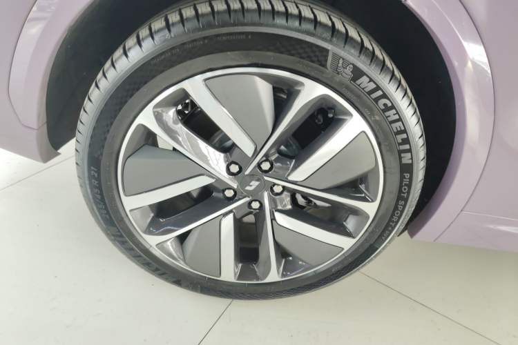 Used Li Auto L7 2024 Ultra Model Right Rear Wheel Hub