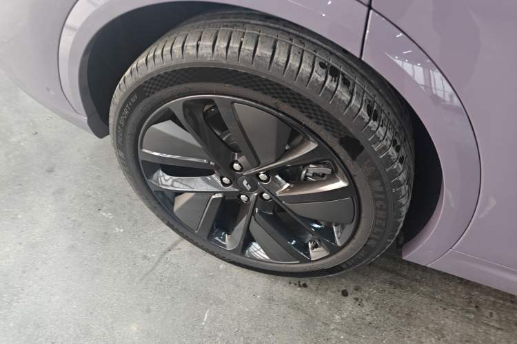 Used Li Auto L7 2024 Pro Model Right Rear Wheel Hub
