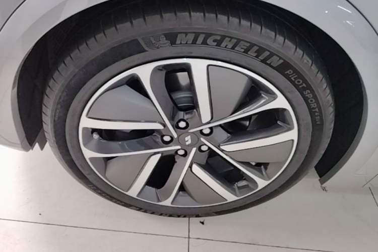 Used Li Auto L7 2024 Ultra Model Exterior 4
